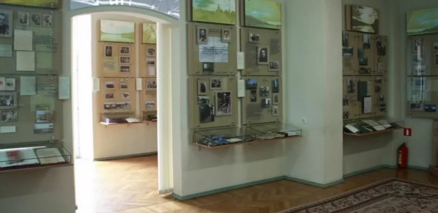 Литературный музей Петруся Бровки в Минске: Музей, Культура, История, Литература, Посмотреть, Выставочные залы, Экскурсии, Экспонаты, Экспозиции,