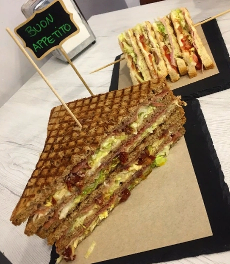 Ресторан "Toast & Roll"