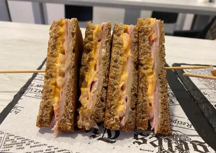 Ресторан "Toast & Roll"