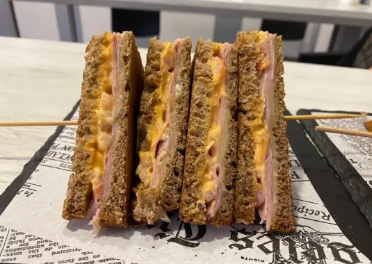 Ресторан "Toast & Roll"