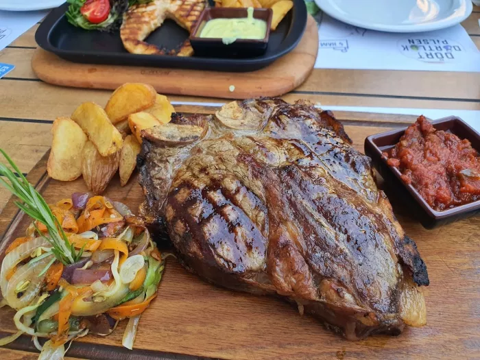 Бар "Famous Kitchen Antalya"