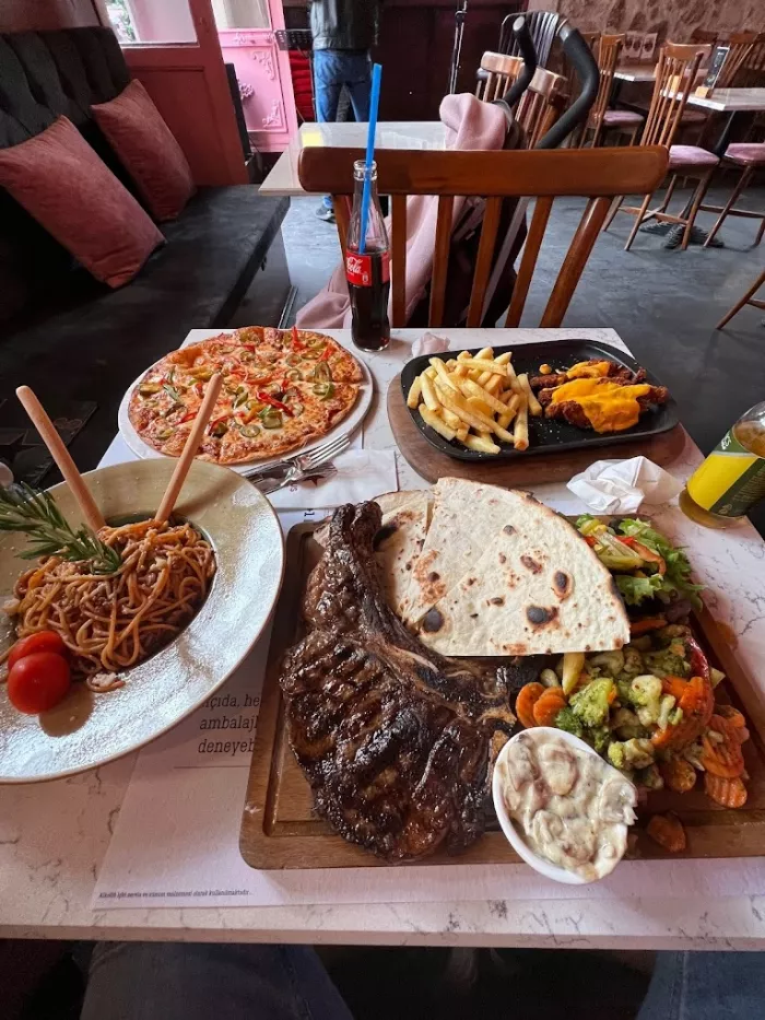 Бар "Famous Kitchen Antalya"