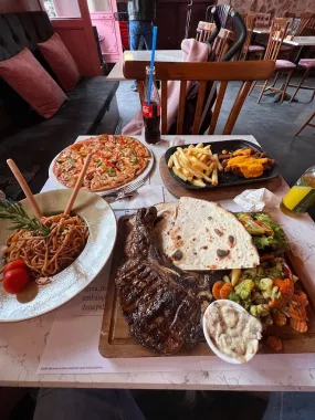 Бар "Famous Kitchen Antalya"