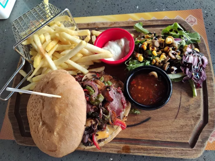 Бар "Famous Kitchen Antalya"