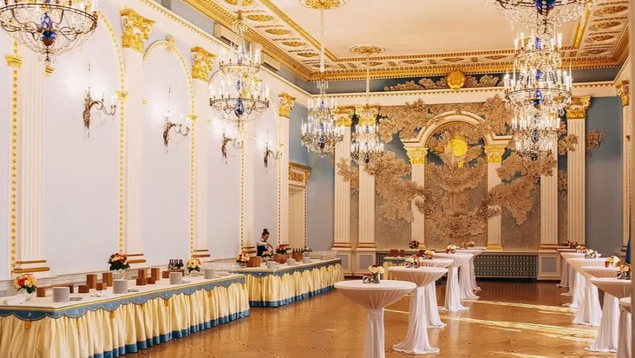 Дворцово-парковый комплекс Dipservice Hall в Минске: Банкетный зал, Мероприятия, Не пропусти, Торжества, Площадка для мероприятий, Аренда залов, Домики, Гостиница, Номера,