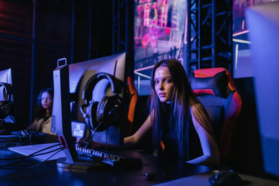 Киберплощадка META ARENA в Минске: Киберспорт, Компьютеры, Лаундж-зоны, Игровые приставки, PS5, Удобные кресла, Турниры, Круглосуточно,