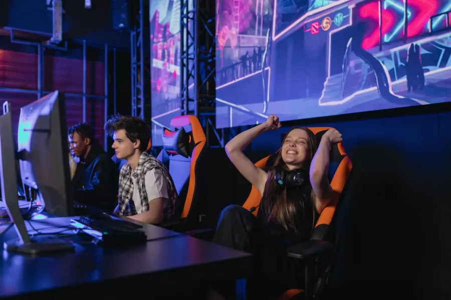 Киберплощадка META ARENA в Минске: Киберспорт, Компьютеры, Лаундж-зоны, Игровые приставки, PS5, Удобные кресла, Турниры, Круглосуточно,