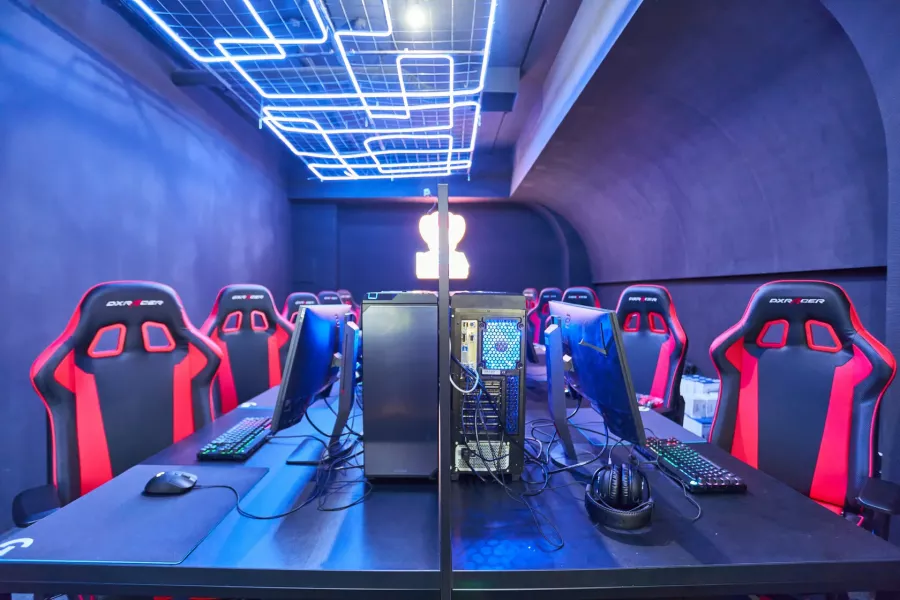 Киберплощадка META ARENA в Минске: Киберспорт, Компьютеры, Лаундж-зоны, Игровые приставки, PS5, Удобные кресла, Турниры, Круглосуточно,