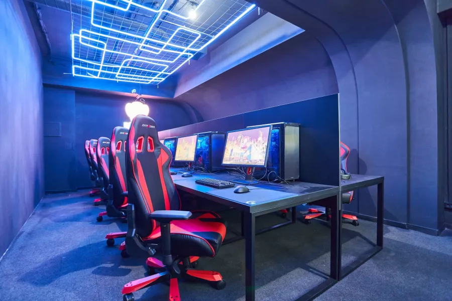 Киберплощадка META ARENA в Минске: Киберспорт, Компьютеры, Лаундж-зоны, Игровые приставки, PS5, Удобные кресла, Турниры, Круглосуточно,