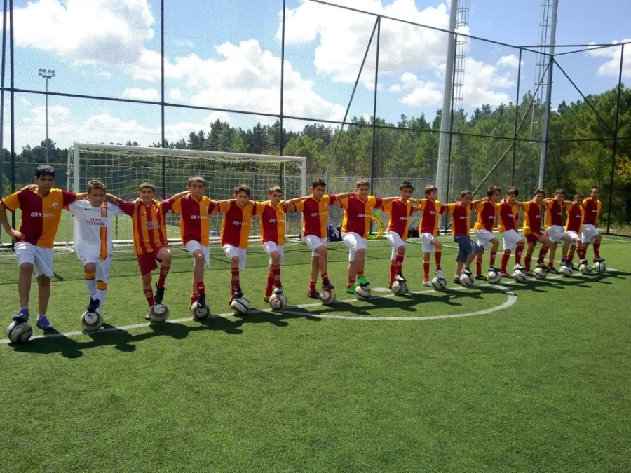 Футбольная школа Çekmeköy Galatasaray Futbol Okulu в Стамбуле: Футбол, Спортивная школа ,
