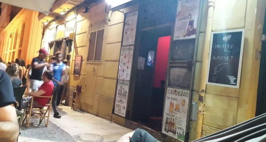 Бар Amapola Pub в Аликанте: Напитки, Бар, Вкусно, Бургеры, Кофе, Еда,