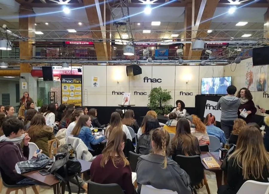 Кафе CAFETERÍA LATTE ART CENTRO в Аликанте: Бар, Вкусно, Кафе, Ресторан, Бургеры, Напитки, Еда,