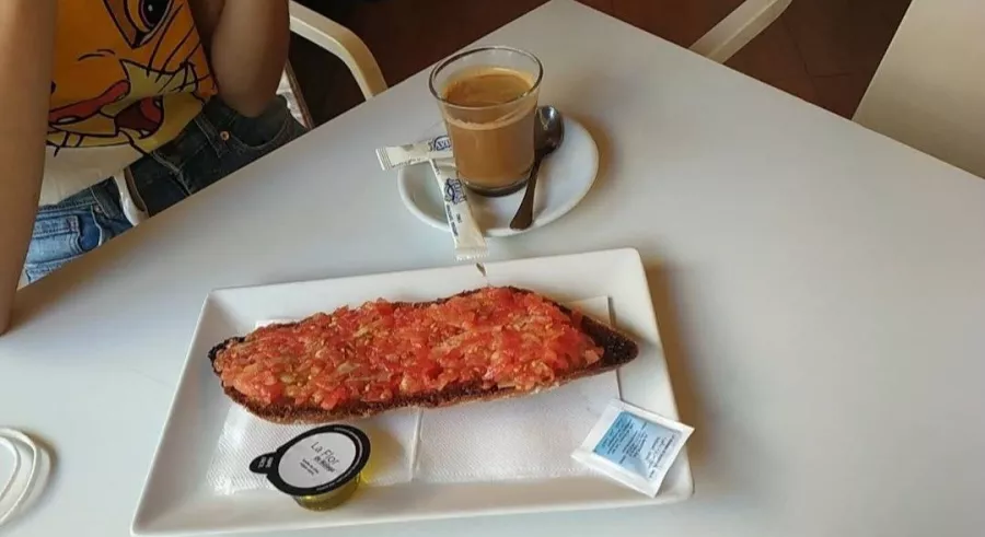 Кафе Entre Panes в Аликанте: Напитки, Бар, Вкусно, Кафе, Ресторан, Бургеры, Еда,