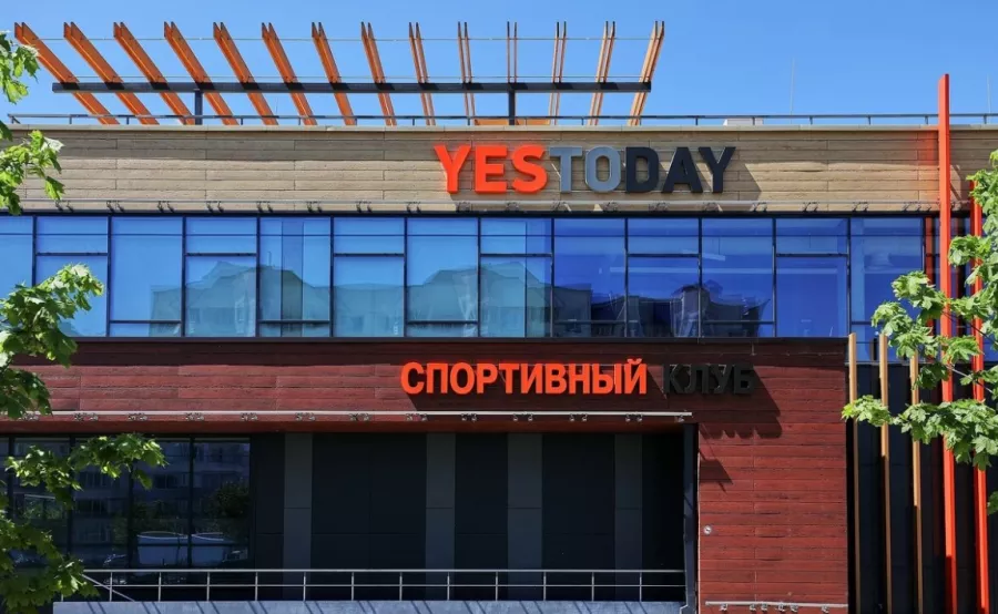 Фитнес-клуб Yestoday в Минске: Фитнес-клуб, Фитнес, Бассейн, Теннисные корты, Банный комплекс, Тренажёры, Фито-бар, Индивидуальные тренировки, Групповые занятия, Детская комната, Ресторан японской кухни, Студия красоты,
