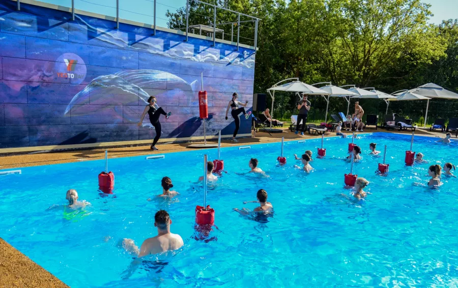 Фитнес-клуб Yestoday в Минске: Фитнес-клуб, Фитнес, Бассейн, Теннисные корты, Банный комплекс, Тренажёры, Фито-бар, Индивидуальные тренировки, Групповые занятия, Детская комната, Ресторан японской кухни, Студия красоты,