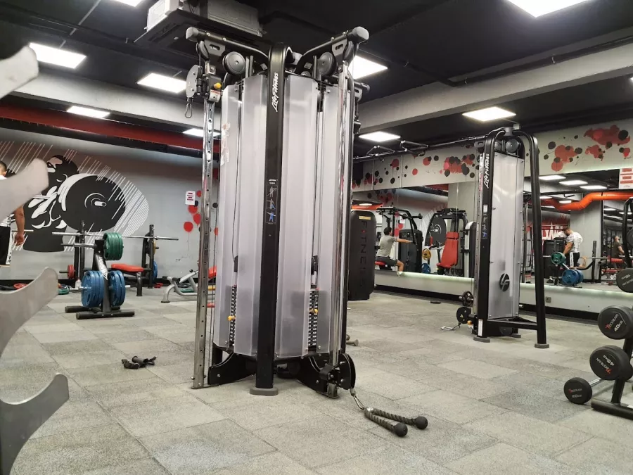 Тренажерный зал Ultra Max Gym в Анталии: Тренажерный зал, Спортивный зал, Фитнес-клуб, Развиваться,
