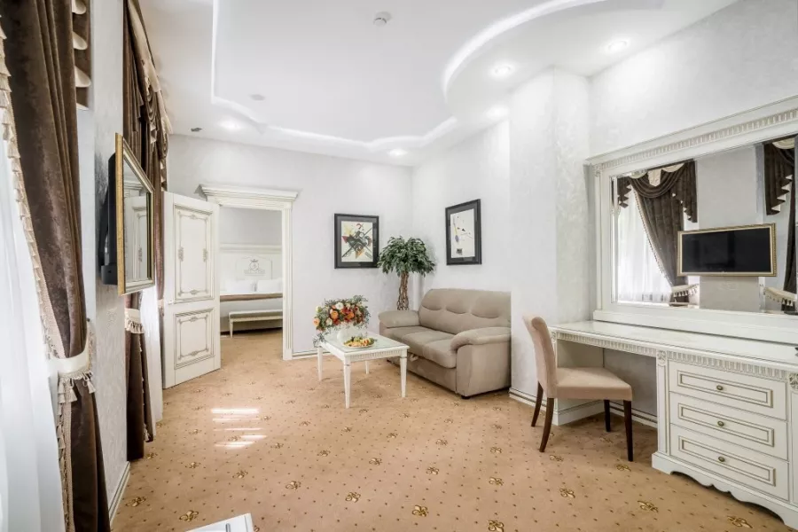 Отель IMPERIAL PALACE 4* в Минске: Отель, Номера, Шведский стол, Завтраки, Конференц-залы, Ресторан, Бар, Бесплатный интернет, Салон красоты, Массажный кабинет, Ночной клуб,