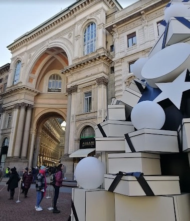 Галерея Виктора Эммануила II (Galleria Vittorio Emanuele II) в Милане: Шоппинг, Покупки в Милане , Одежда, Обувь, Ювилирные изделия ,