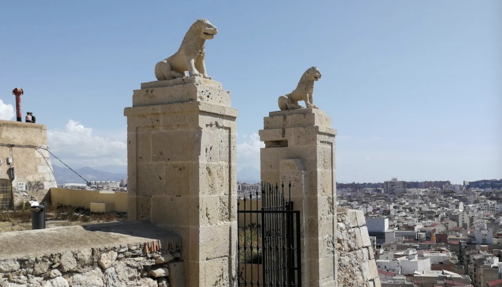 Замок "Castell de Sant Ferran"