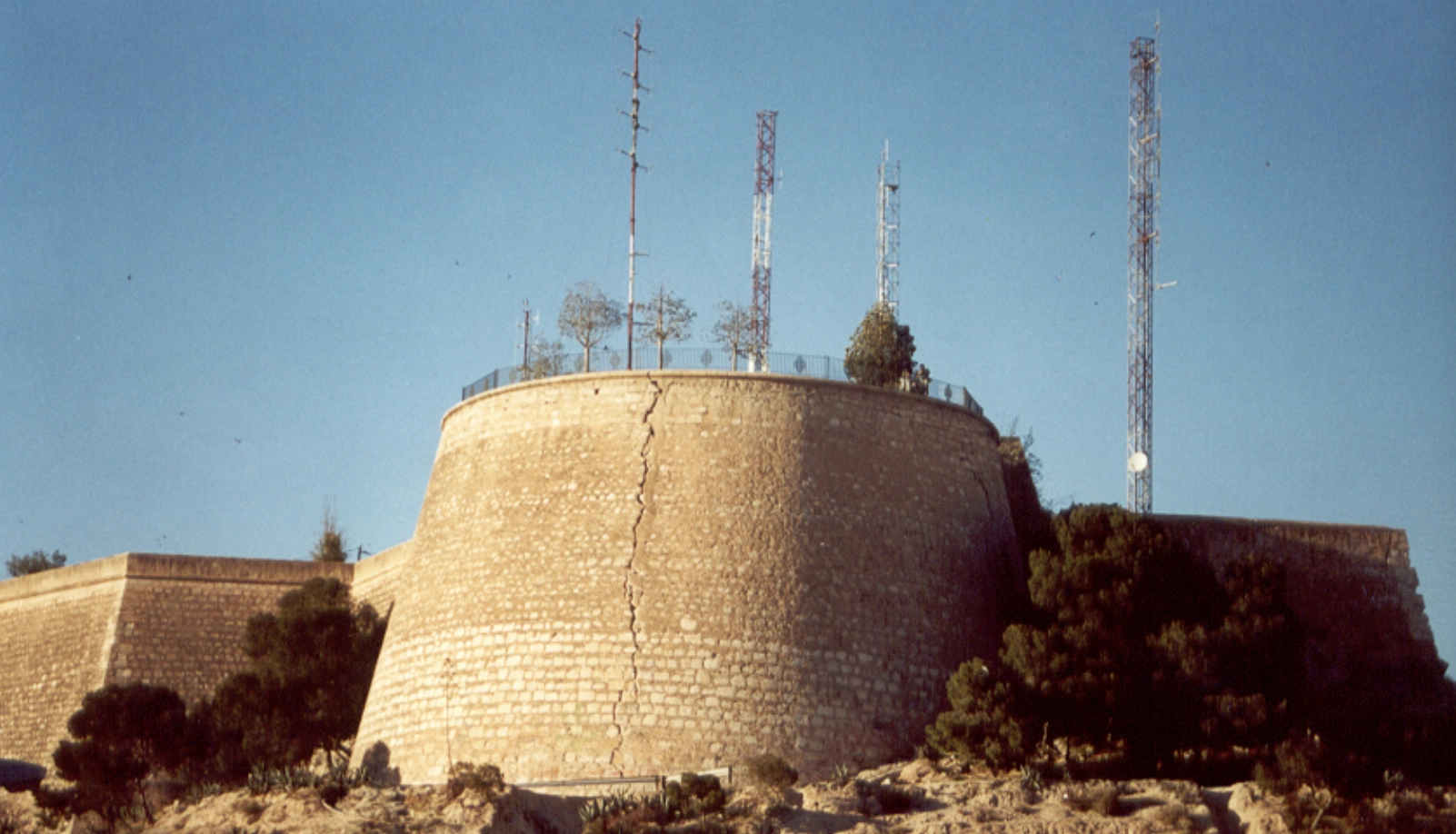 Замок "Castell de Sant Ferran"