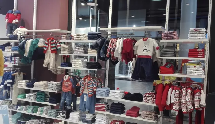 Торговый центр "Outlet Stores"