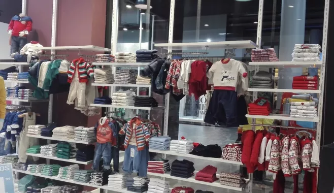 Торговый центр "Outlet Stores"