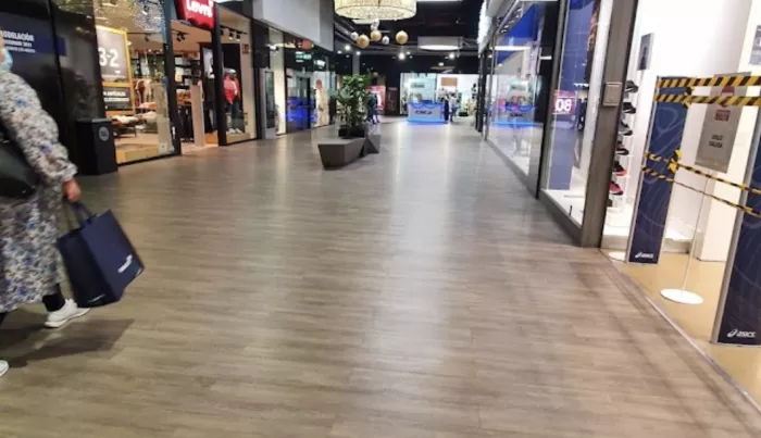 Торговый центр "Outlet Stores"