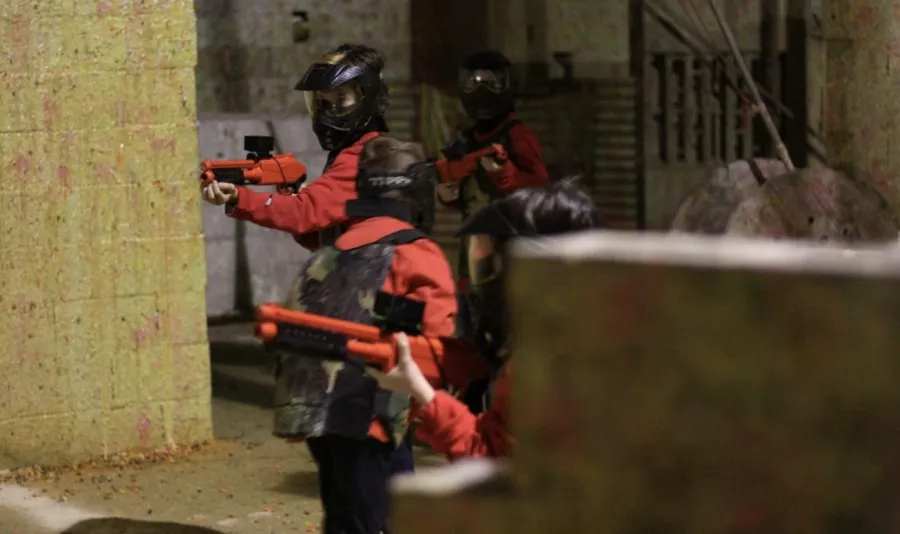 Клуб пейнтбола и лазертага MEGAZONA ALICANTE - Centro de juego de Paintball Indoor y Laser Tag в Аликанте: Пейнтбол, Лазертаг, Веселье,