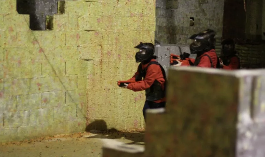 Клуб пейнтбола и лазертага MEGAZONA ALICANTE - Centro de juego de Paintball Indoor y Laser Tag в Аликанте: Пейнтбол, Лазертаг, Веселье,