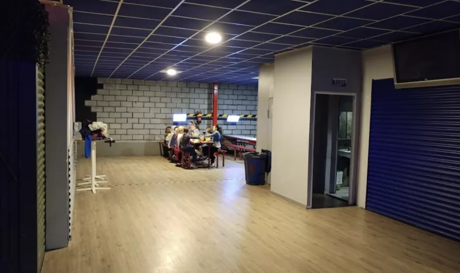 Клуб пейнтбола и лазертага MEGAZONA ALICANTE - Centro de juego de Paintball Indoor y Laser Tag в Аликанте: Пейнтбол, Лазертаг, Веселье,