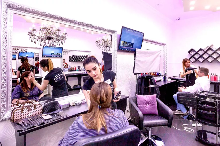 Салон красоты Selfie nail & beauty club в Москве: Маникюр, Педикюр, Макияж, Косметология, Окрашивание, Спа-процедуры,