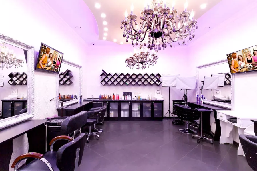 Салон красоты Selfie nail & beauty club в Москве: Маникюр, Педикюр, Макияж, Косметология, Окрашивание, Спа-процедуры,
