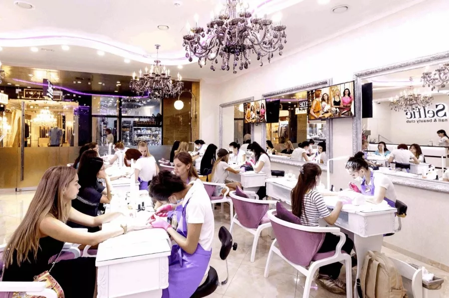 Салон красоты Selfie nail & beauty club в Москве: Маникюр, Педикюр, Макияж, Косметология, Окрашивание, Спа-процедуры,