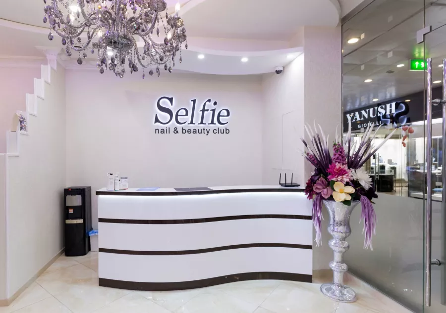 Салон красоты Selfie nail & beauty club в Москве: Маникюр, Педикюр, Макияж, Косметология, Окрашивание, Спа-процедуры,