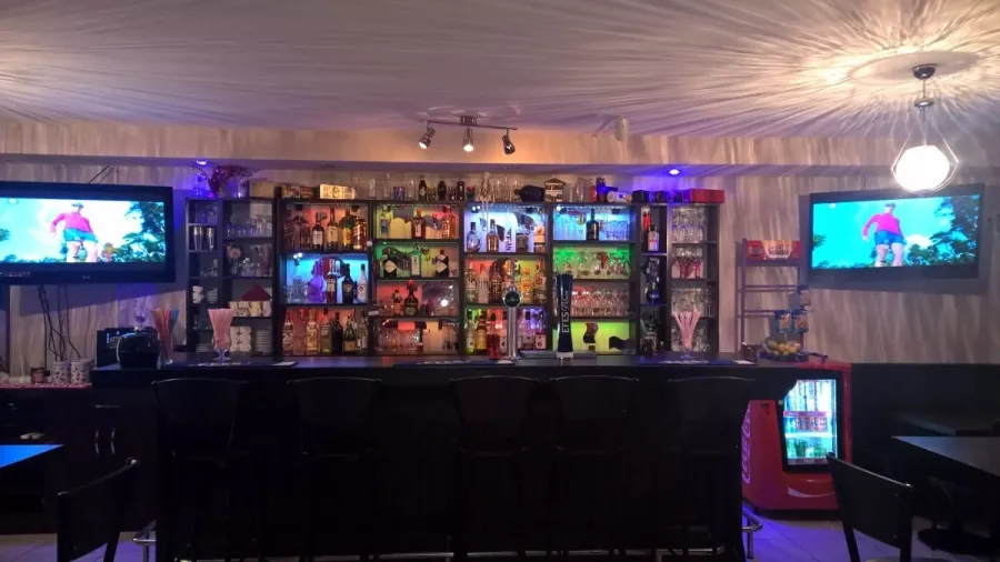 Спортбар GARDNER'S BAR в Белек: Бар, Караоке, СпортБар, Разливное пиво, Бильярд,