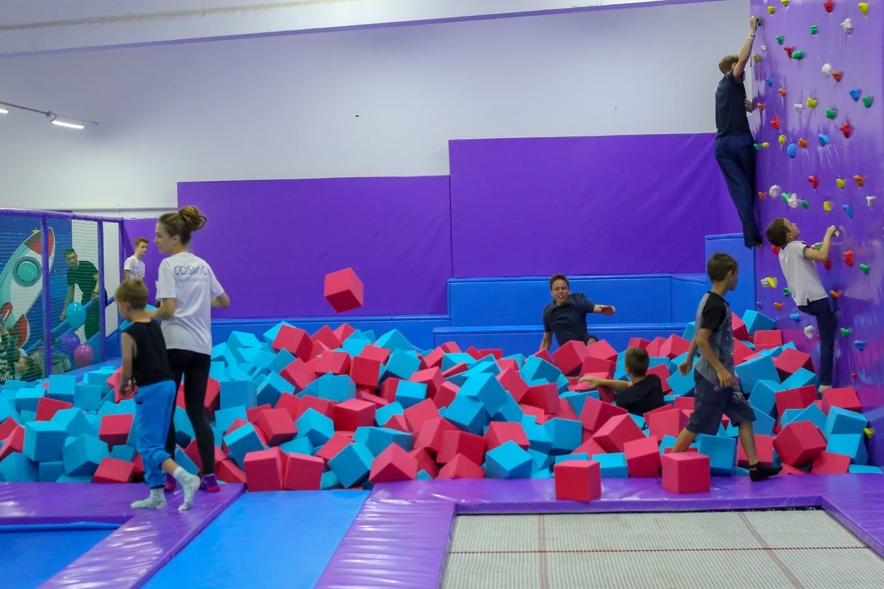 Батутный центр "Cosmica"