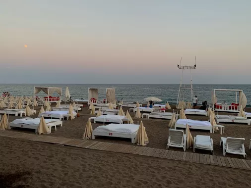 Парк "Red & White Beach"