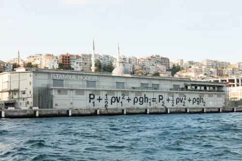 Стамбульский музей современного искусства Istanbul Modern в Стамбуле