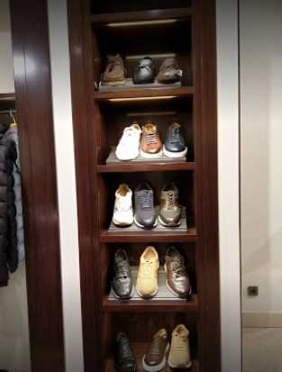 Магазин одежды Massimo Dutti в Стамбуле: Одежда , Аксессуары , Для женщин, Для мужчин,