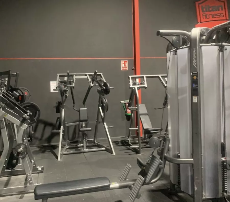 Гимнастический центр Titan Fitness в Аликанте: Гимнастический центр , Гимнастика, Тренировки,