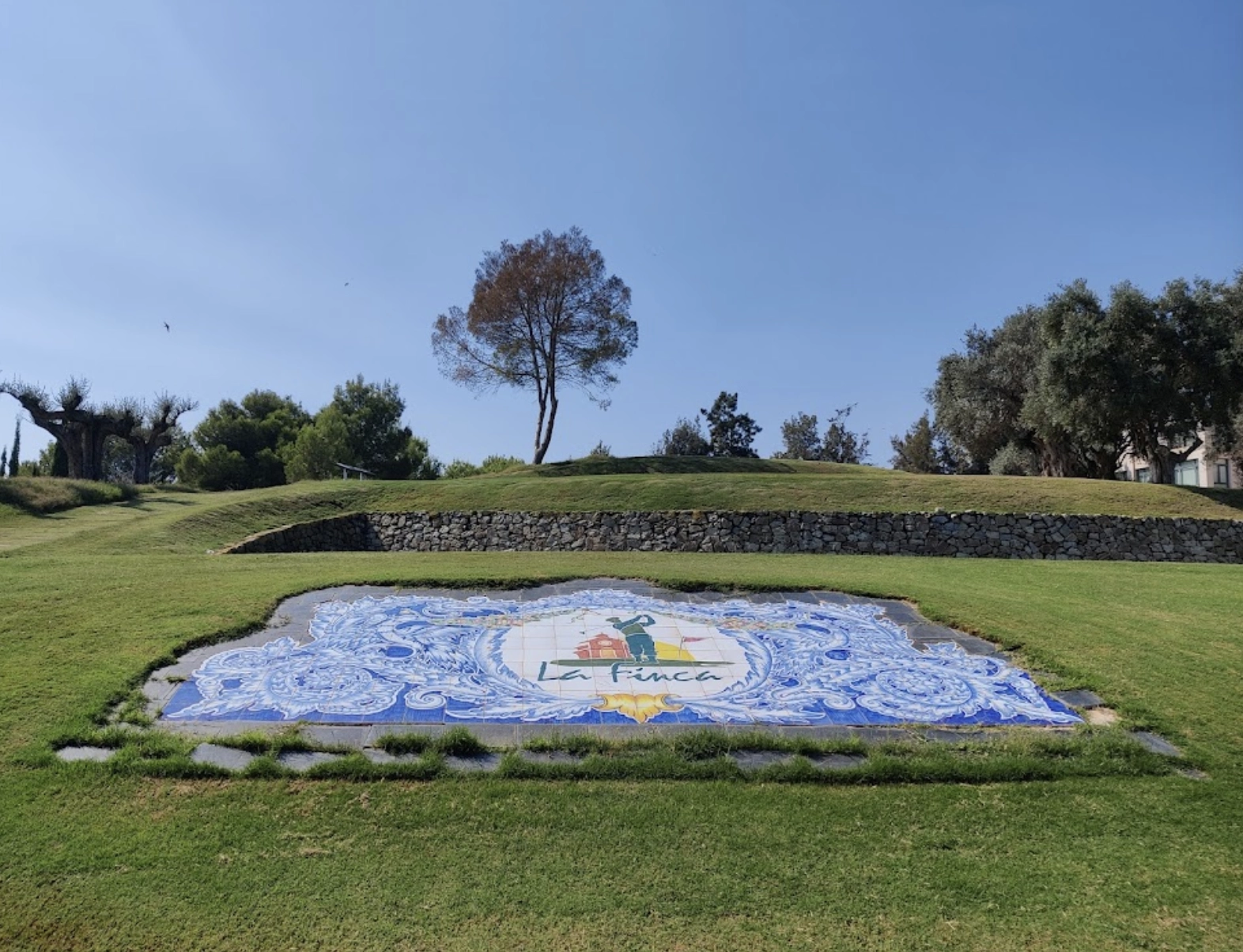 Школа и поле для гольфа "La Finca Golf"