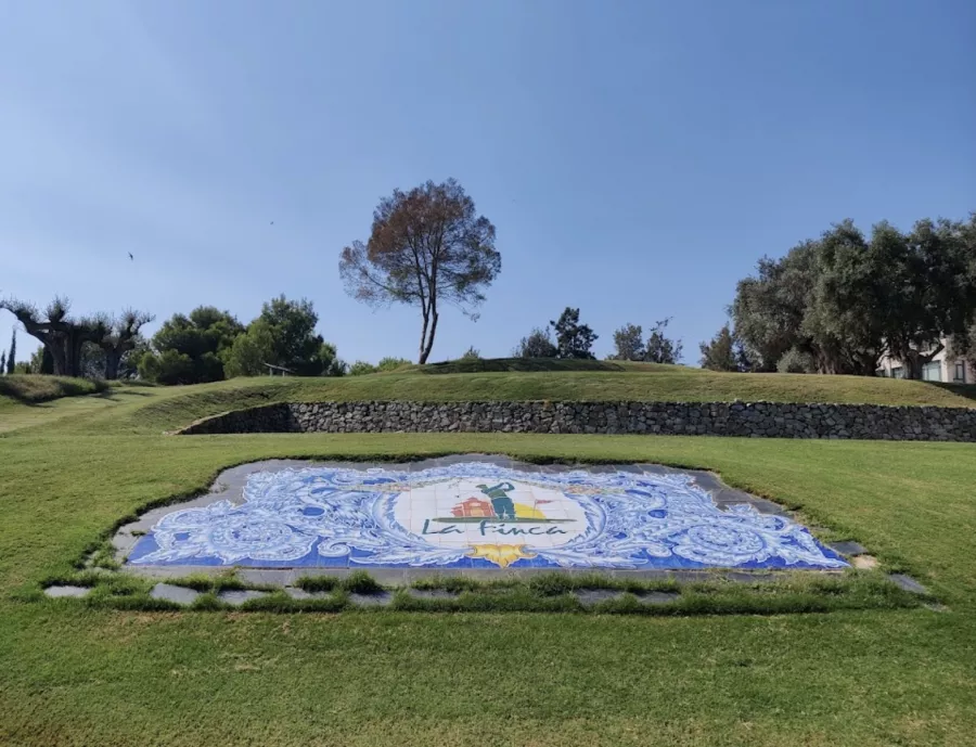 Школа и поле для гольфа La Finca Golf в Торревьехе: Гольф, Игры, Учимся,