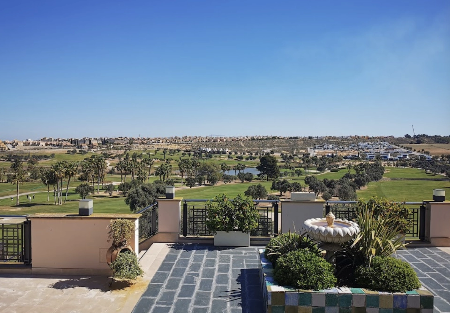 Школа и поле для гольфа "La Finca Golf"