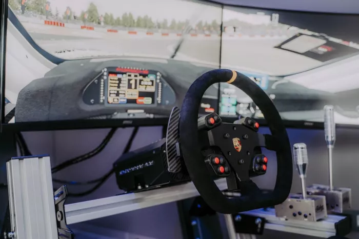Гоночные симуляторы  SIMRIDER  в  Санкт-Петербурге