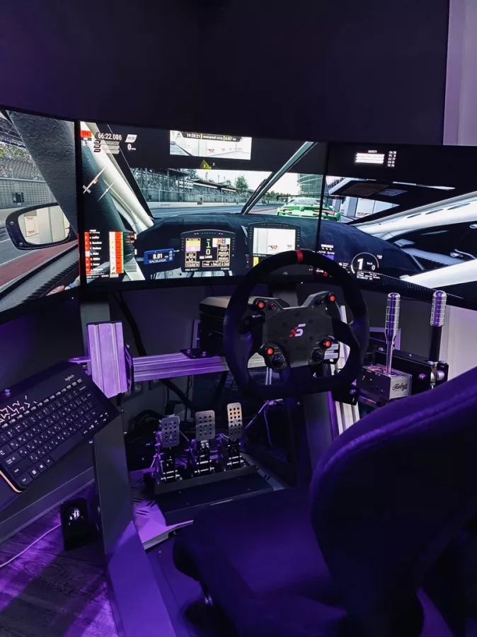 Гоночные симуляторы SIMRIDER в Санкт-Петербурге: Мотоклуб, Гонки, Симулятор, Байк,