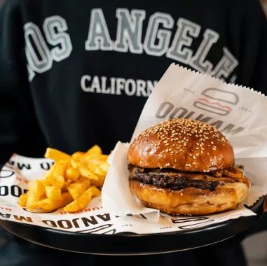 Бургерная "Manjoo Burger Restaurant & Coffee"