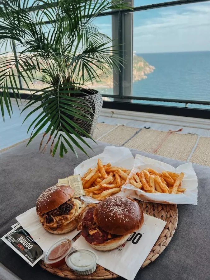 Бургерная Manjoo Burger Restaurant & Coffee в Анталии: Кафе, Напитки, Фастфуд, Еда,