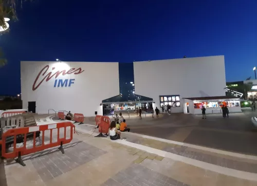Кинотеатр Cines IMF  в  Торревьехе