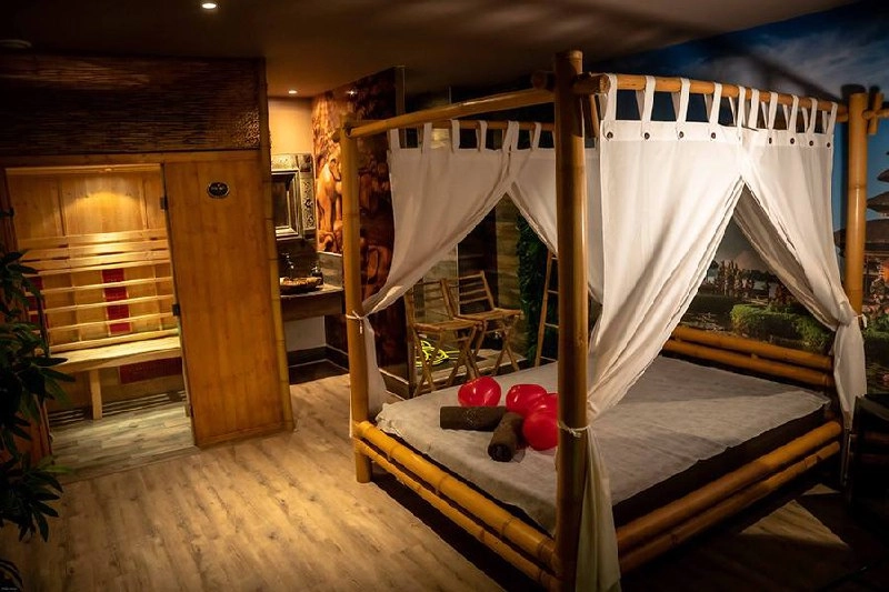SPA LUXURY PARIS в Париже: Спа-центр, Массаж, Джакузи, Сауна, Бассейн,