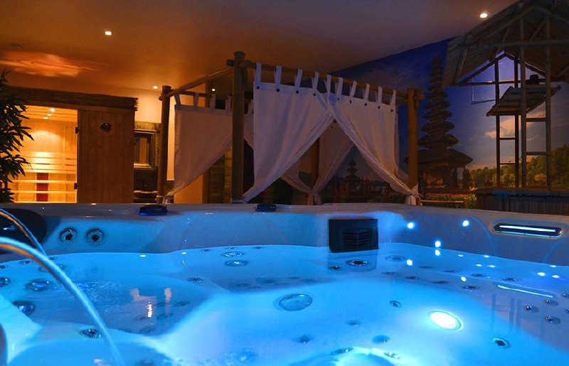 SPA LUXURY PARIS в Париже: Спа-центр, Массаж, Джакузи, Сауна, Бассейн,